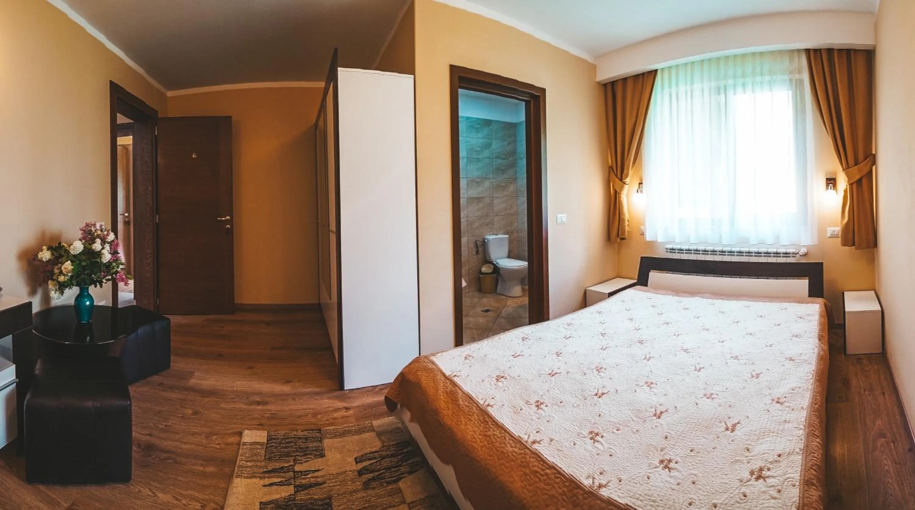Bed in Pensiunea Eladi