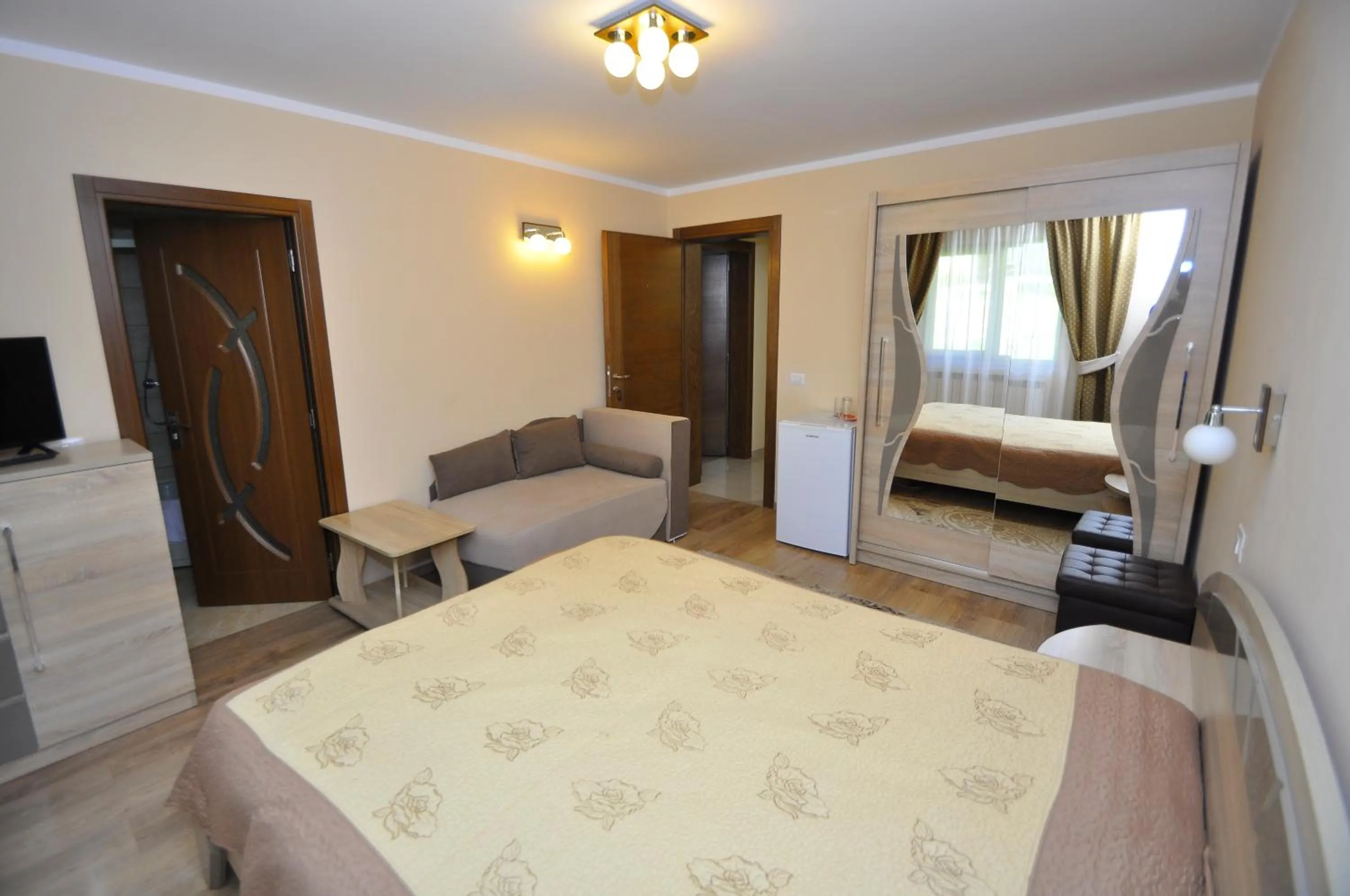 Photo of the whole room, Bed in Pensiunea Eladi