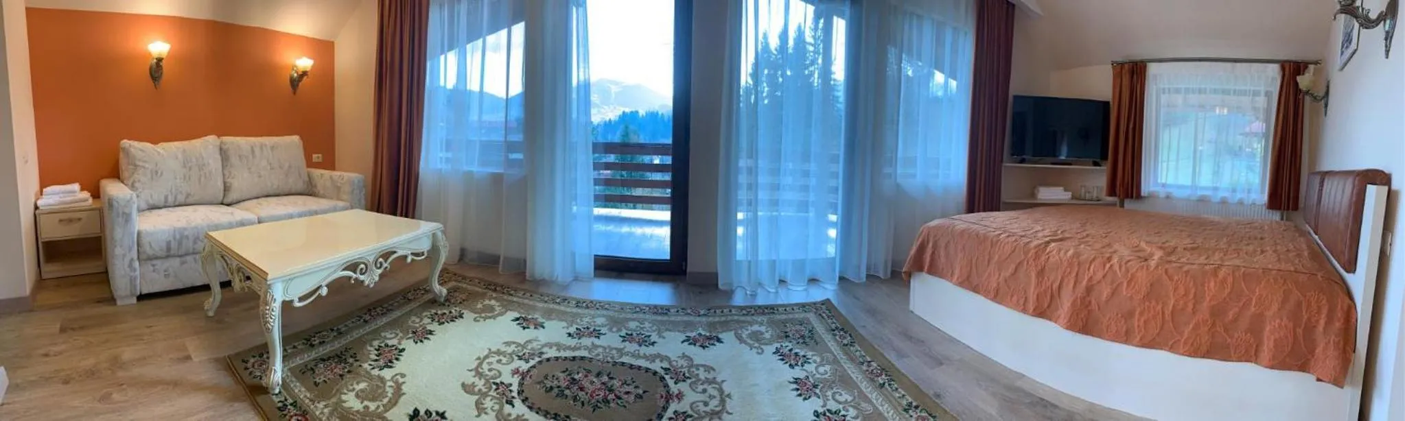 Bed in Pensiunea Eladi