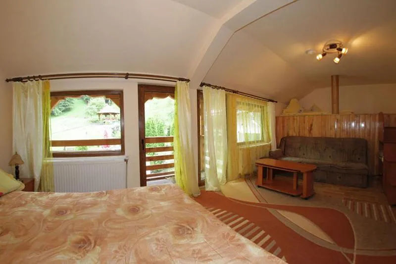 Bed in Pensiunea Eladi
