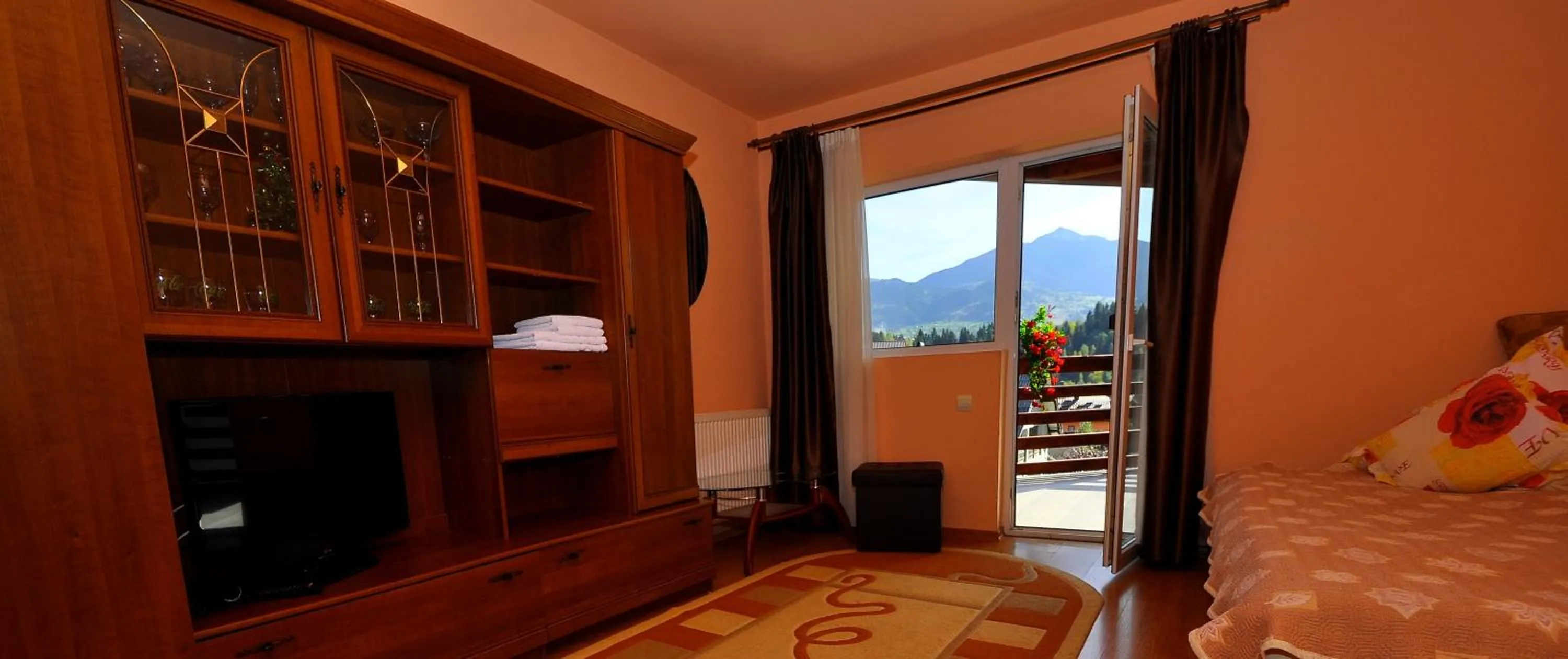 Living room, Bed in Pensiunea Eladi