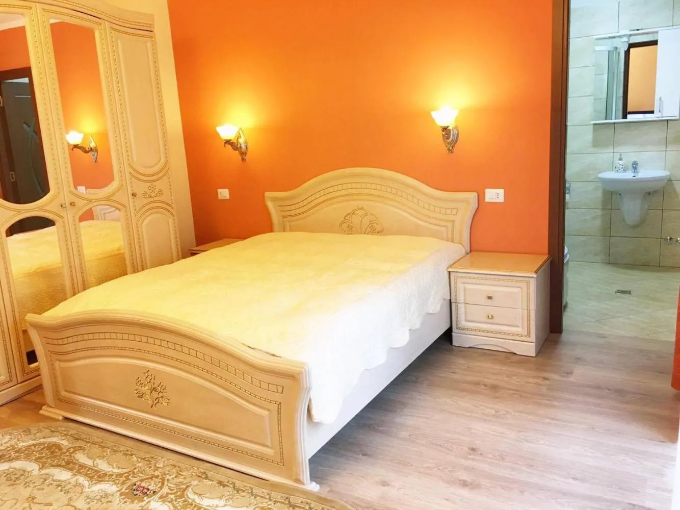 Bed in Pensiunea Eladi