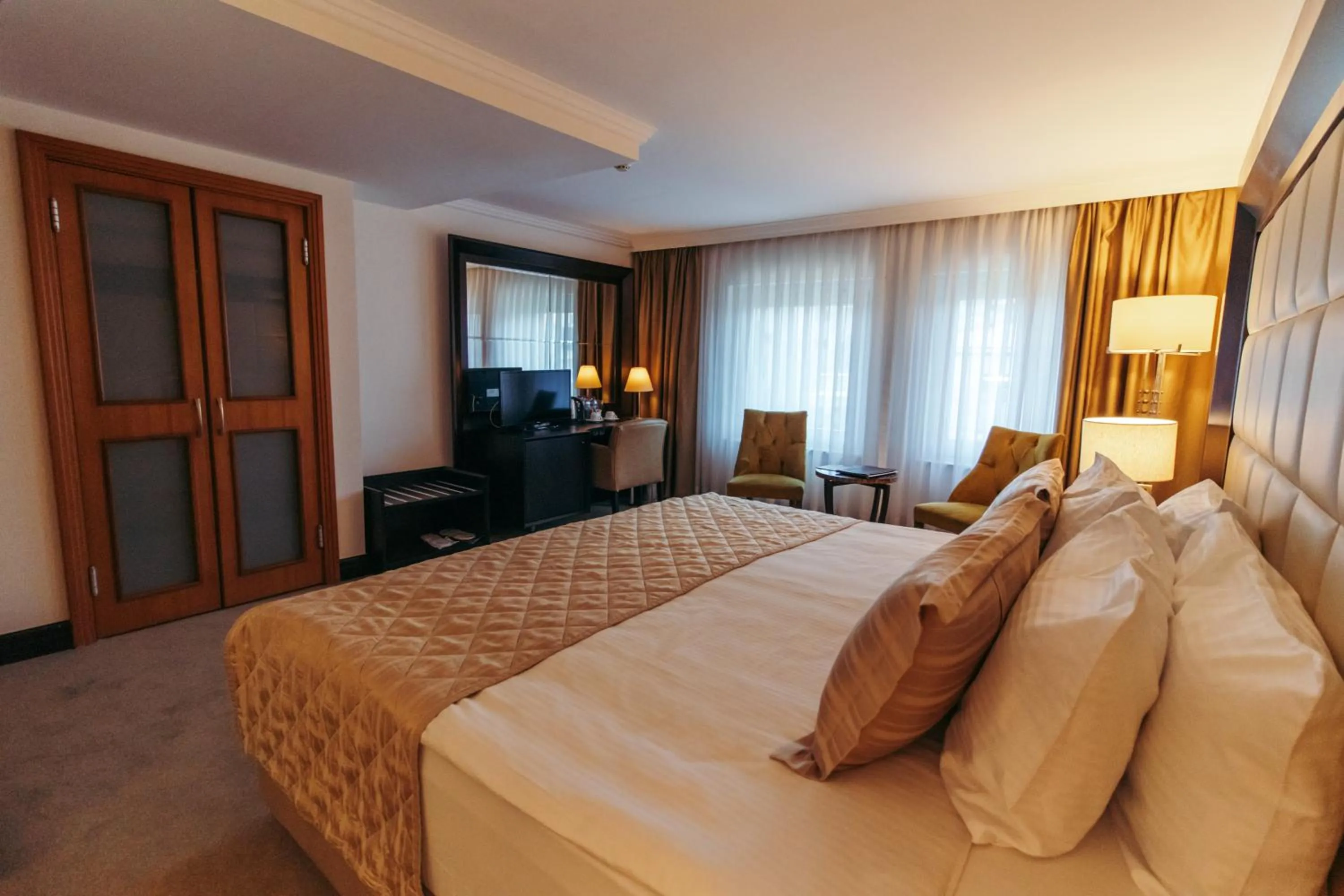 Photo of the whole room, Bed in CK Farabi Hotel