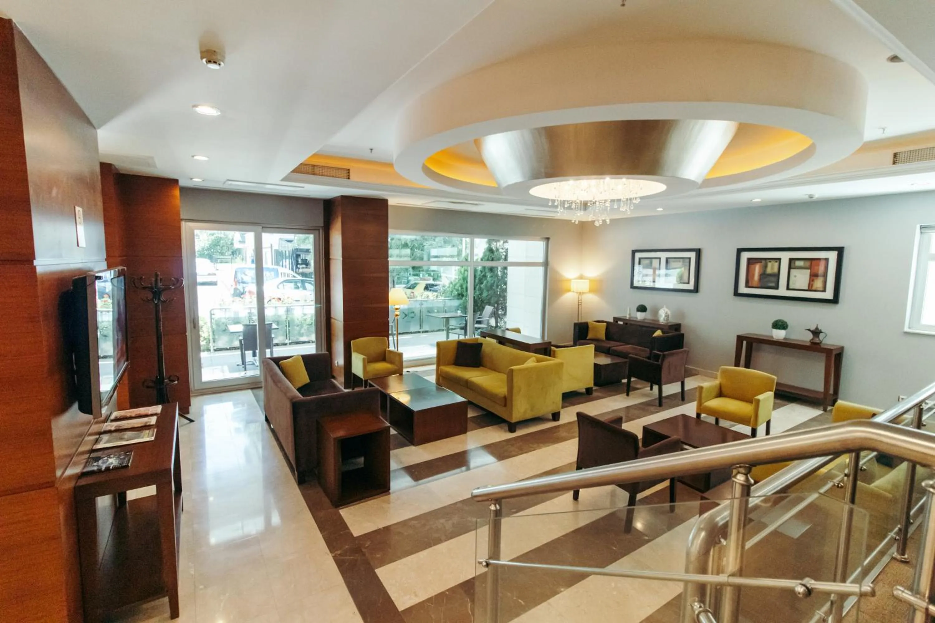 Communal lounge/ TV room in CK Farabi Hotel