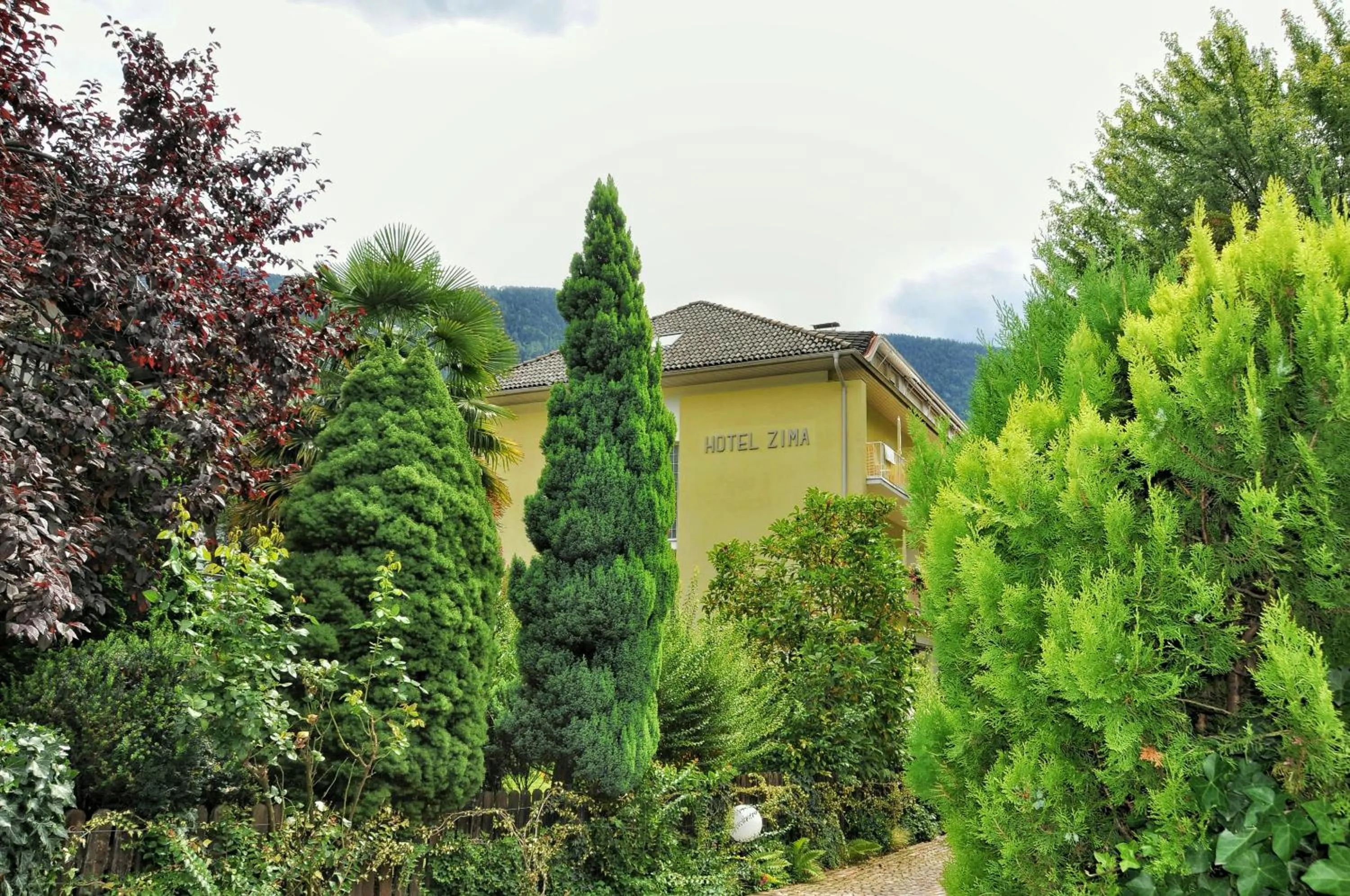Facade/entrance in Hotel Zima