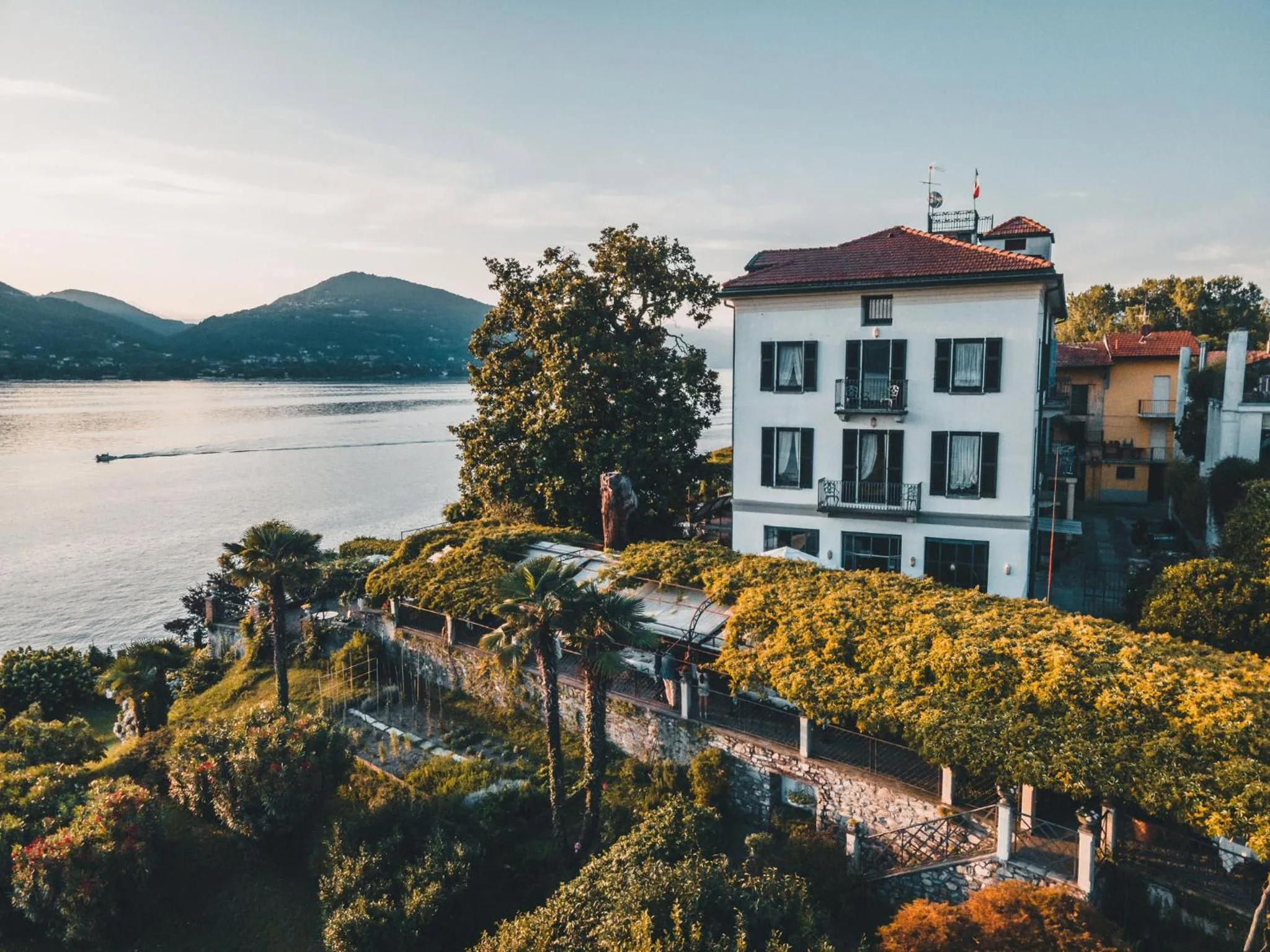 Property building in Il Sole Di Ranco