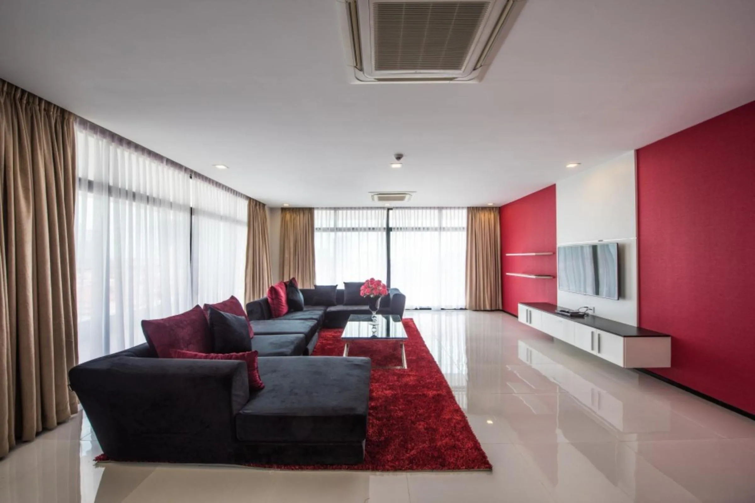 TV and multimedia in Maline Exclusive Serviced Apartments