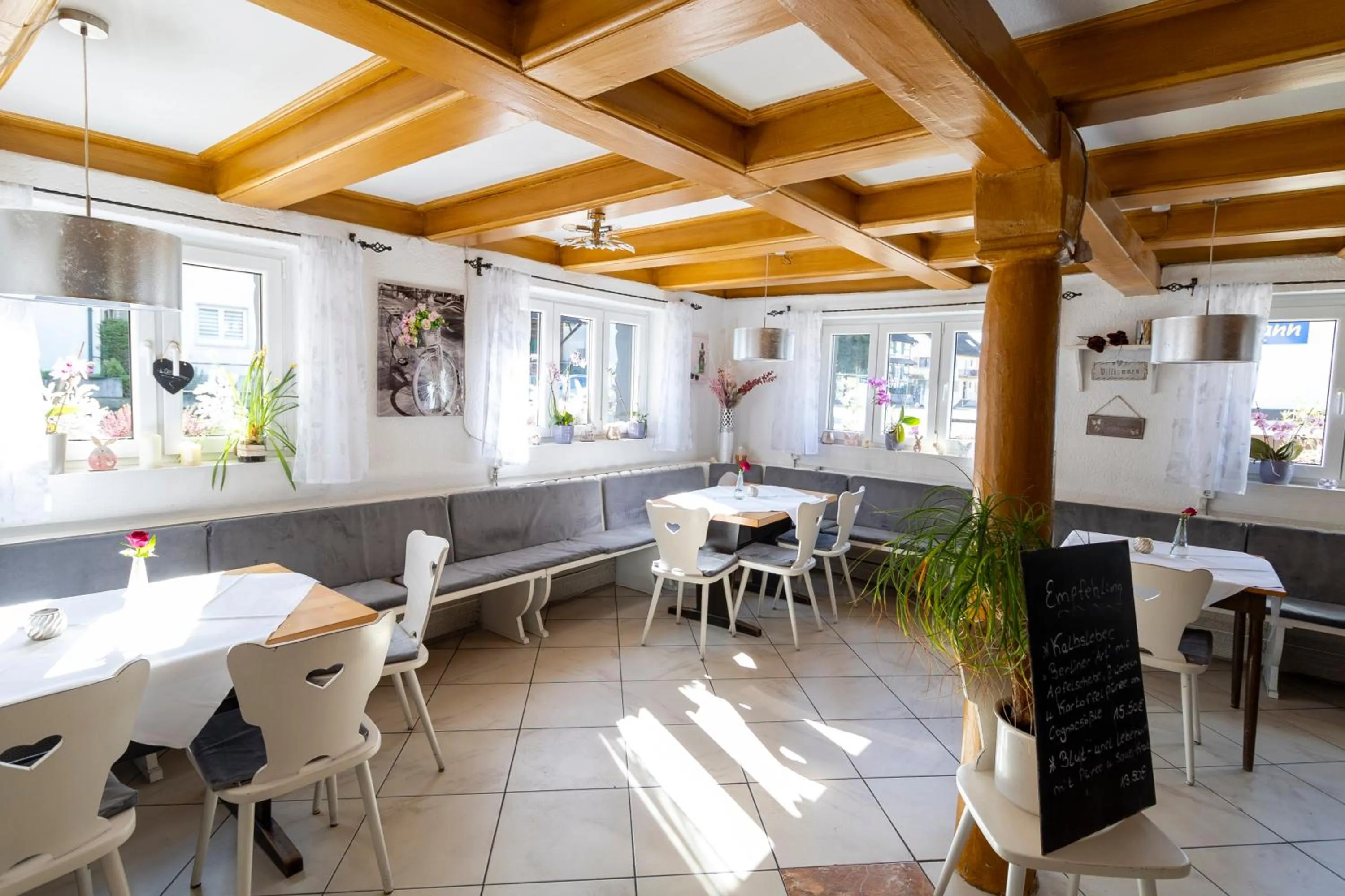 Restaurant/places to eat in Hotel Landgasthaus Rössle