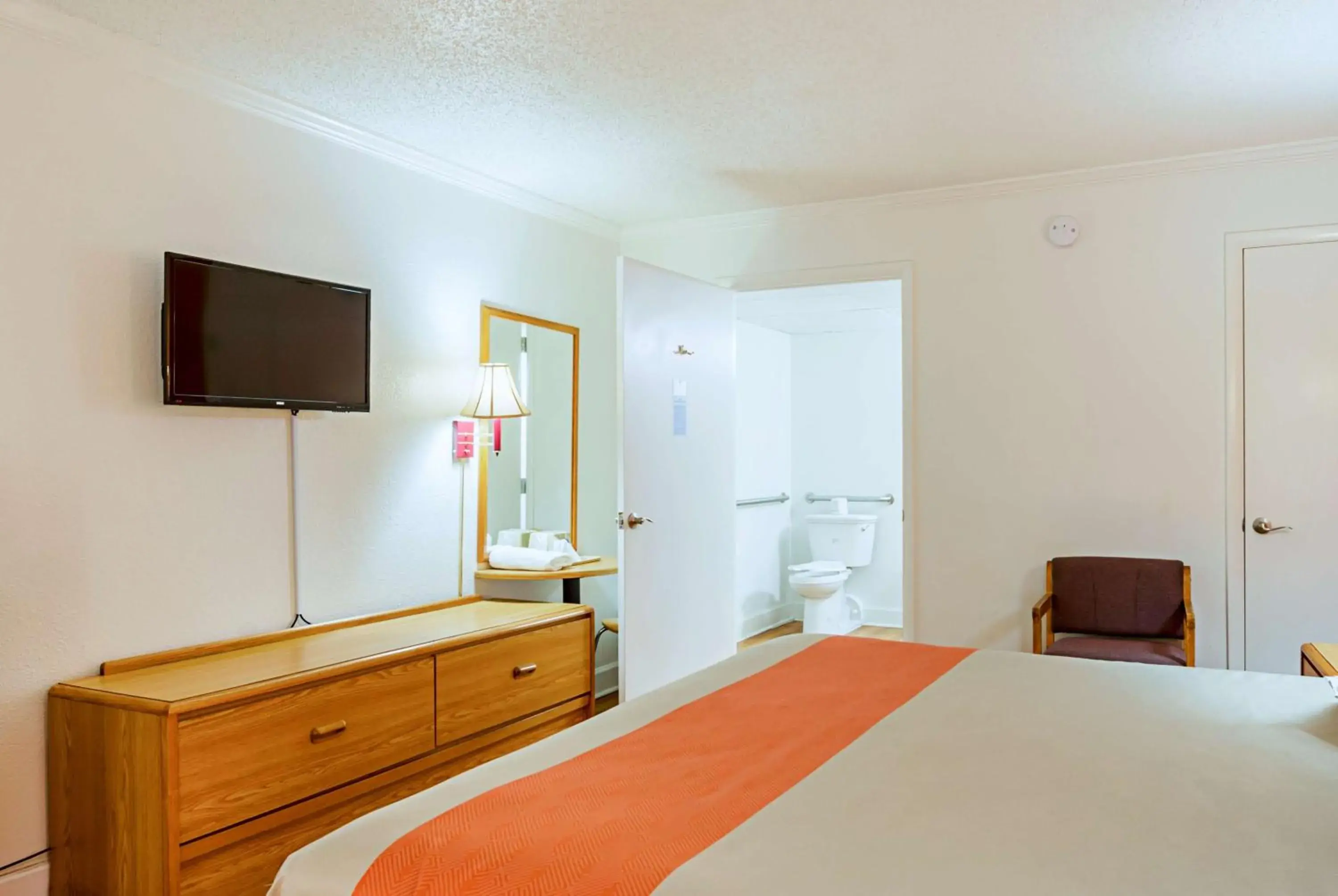 Photo of the whole room, Bed in Motel 6-Perry, GA Photo of the whole room, Bed in Motel 6-Perry, GA