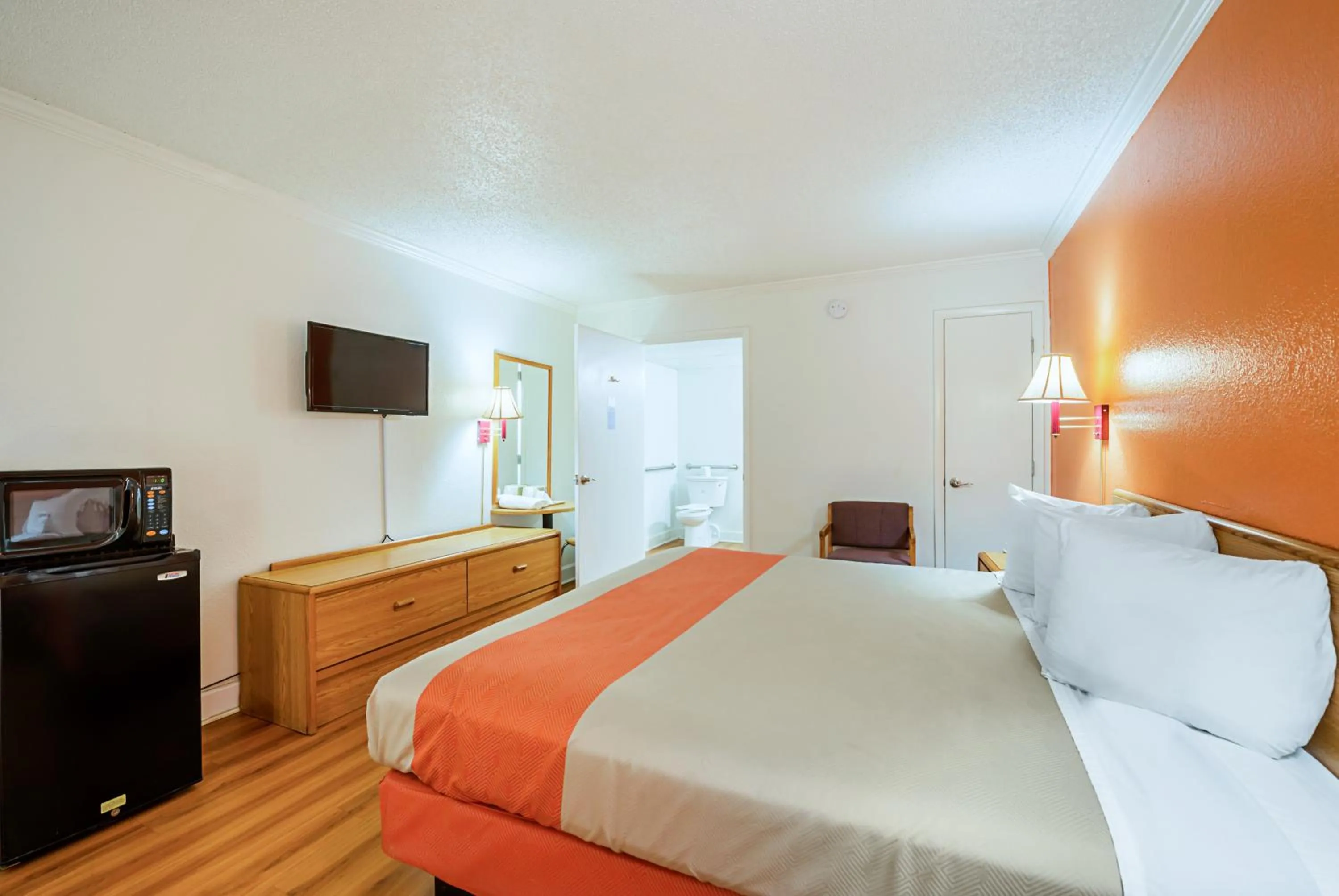 Bedroom, Bed in Motel 6-Perry, GA