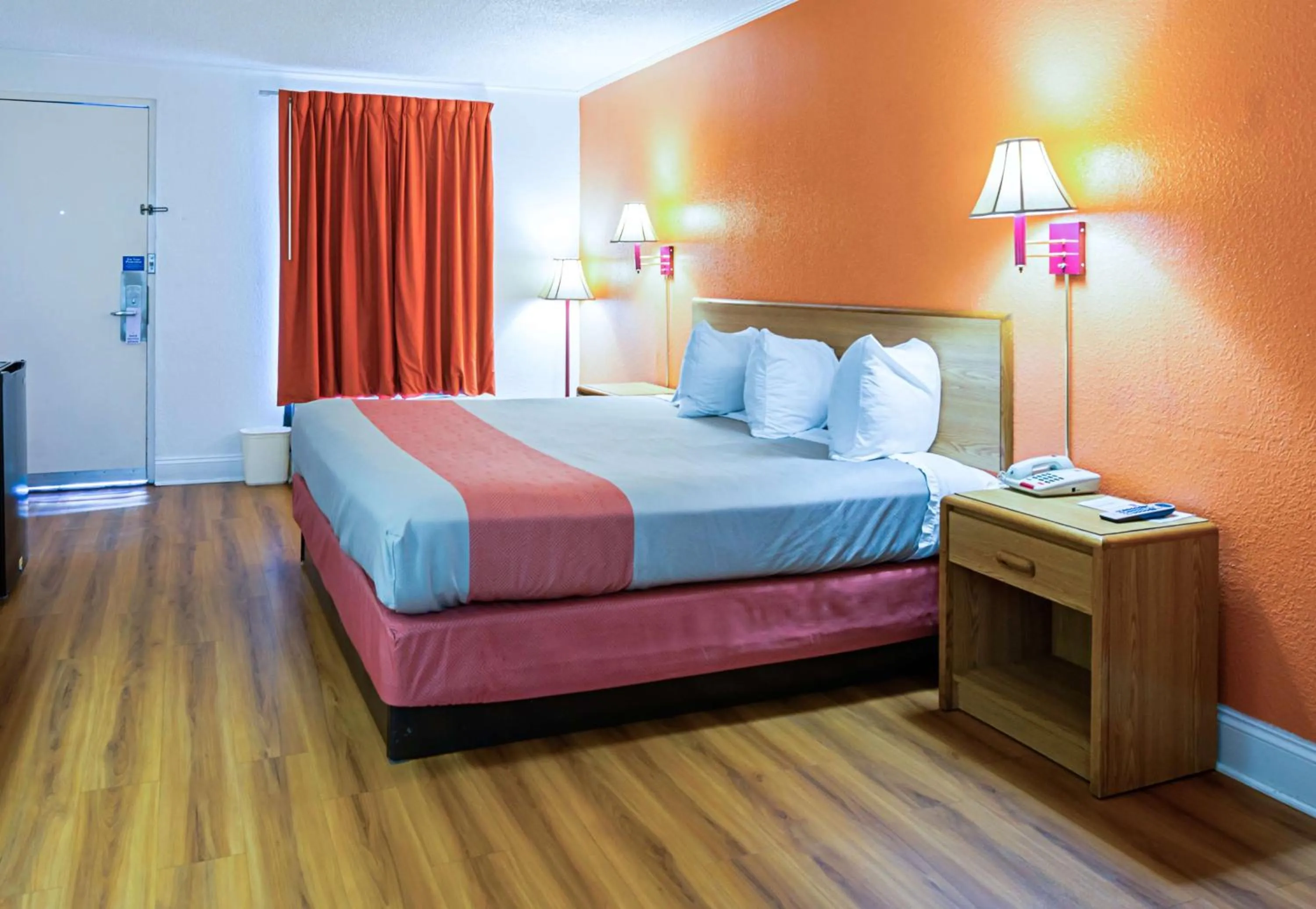 Photo of the whole room, Bed in Motel 6-Perry, GA