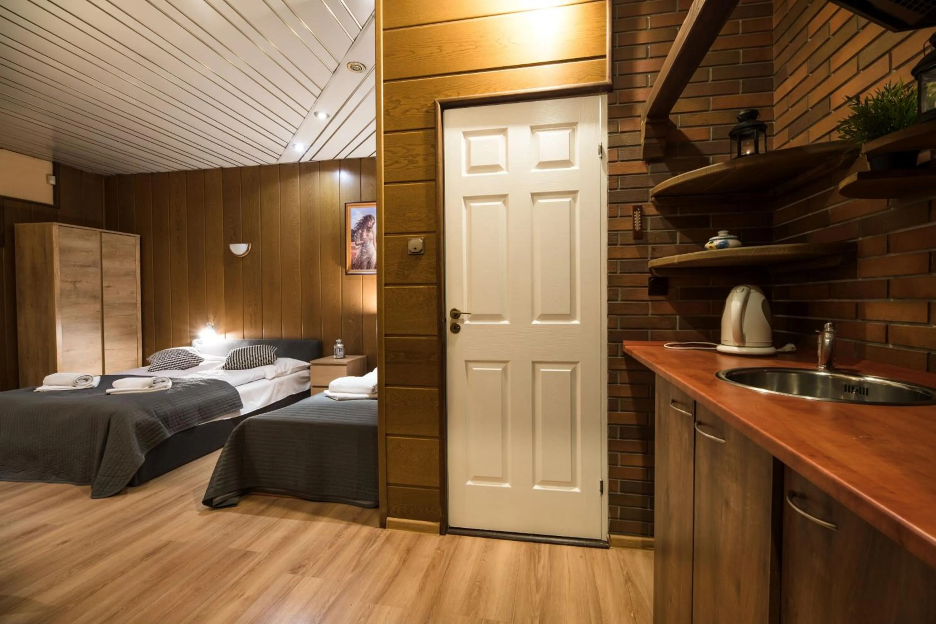 Photo of the whole room, Bed in Golden Lion Guest Rooms Szewska 19