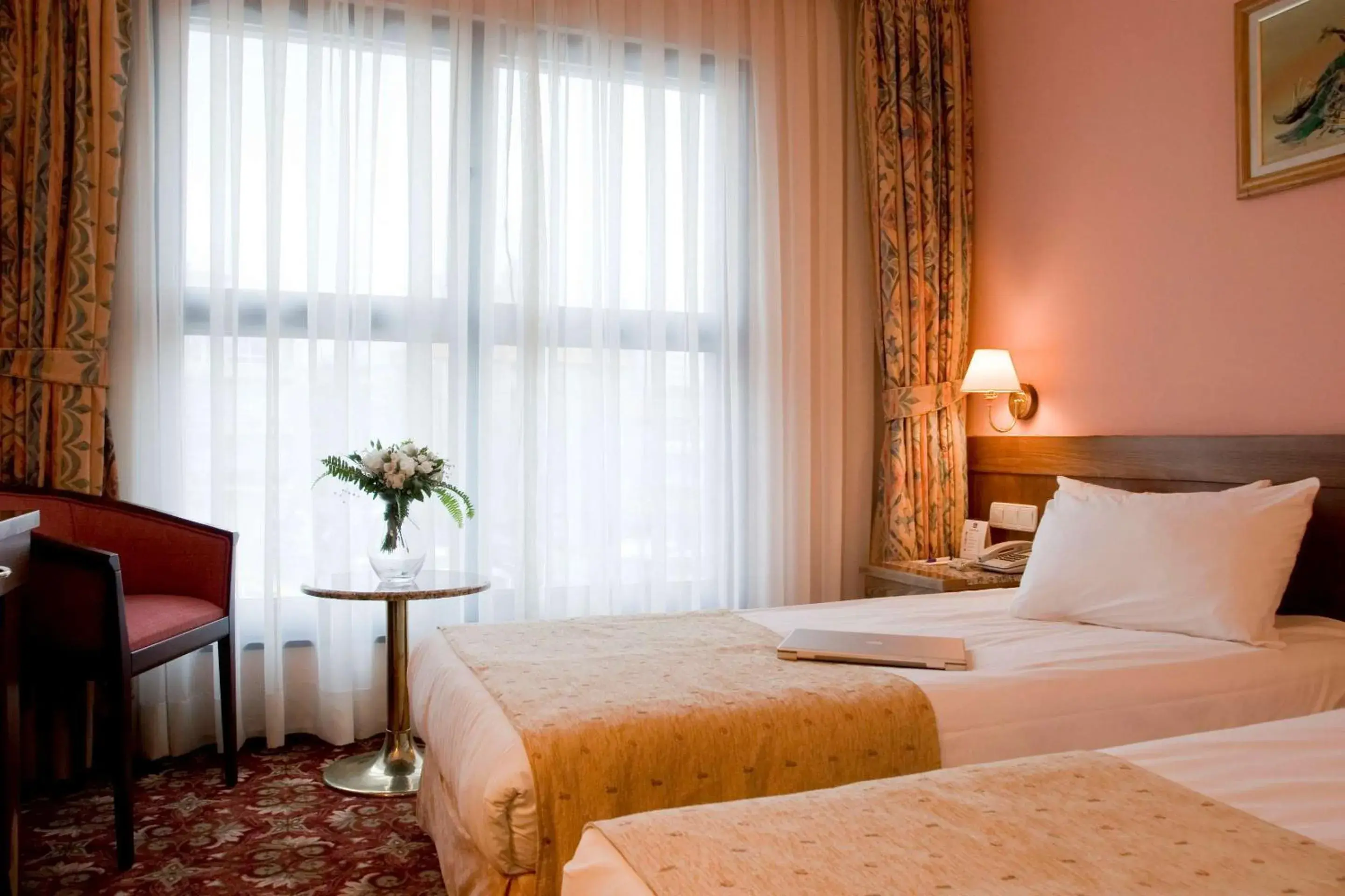 Double Room with Two Single Beds and Park View in Hotel 2000 Kavaklıdere Double Room with Two Single Beds and Park View in Hotel 2000 Kavaklıdere