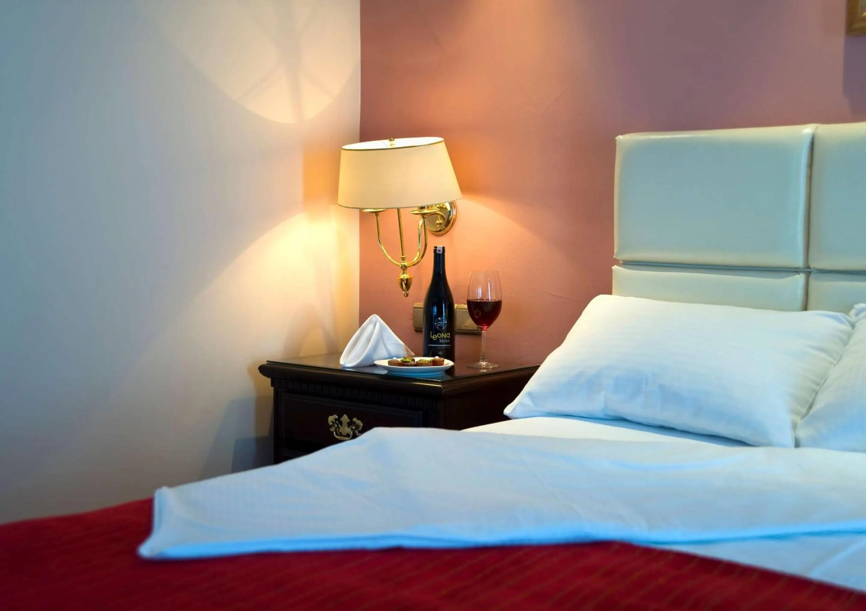 Photo of the whole room, Bed in Hotel 2000 Kavaklıdere