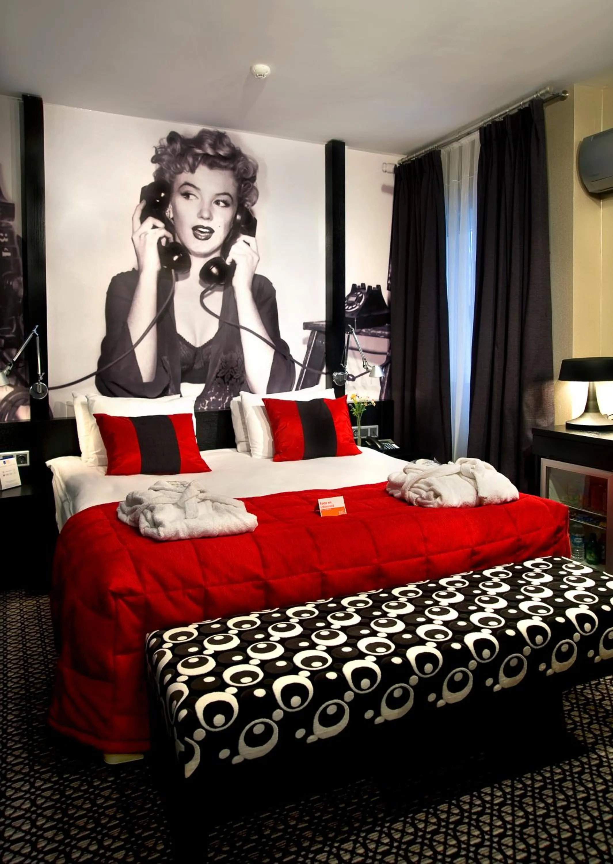 Bed in Maltepe 2000 Hotel