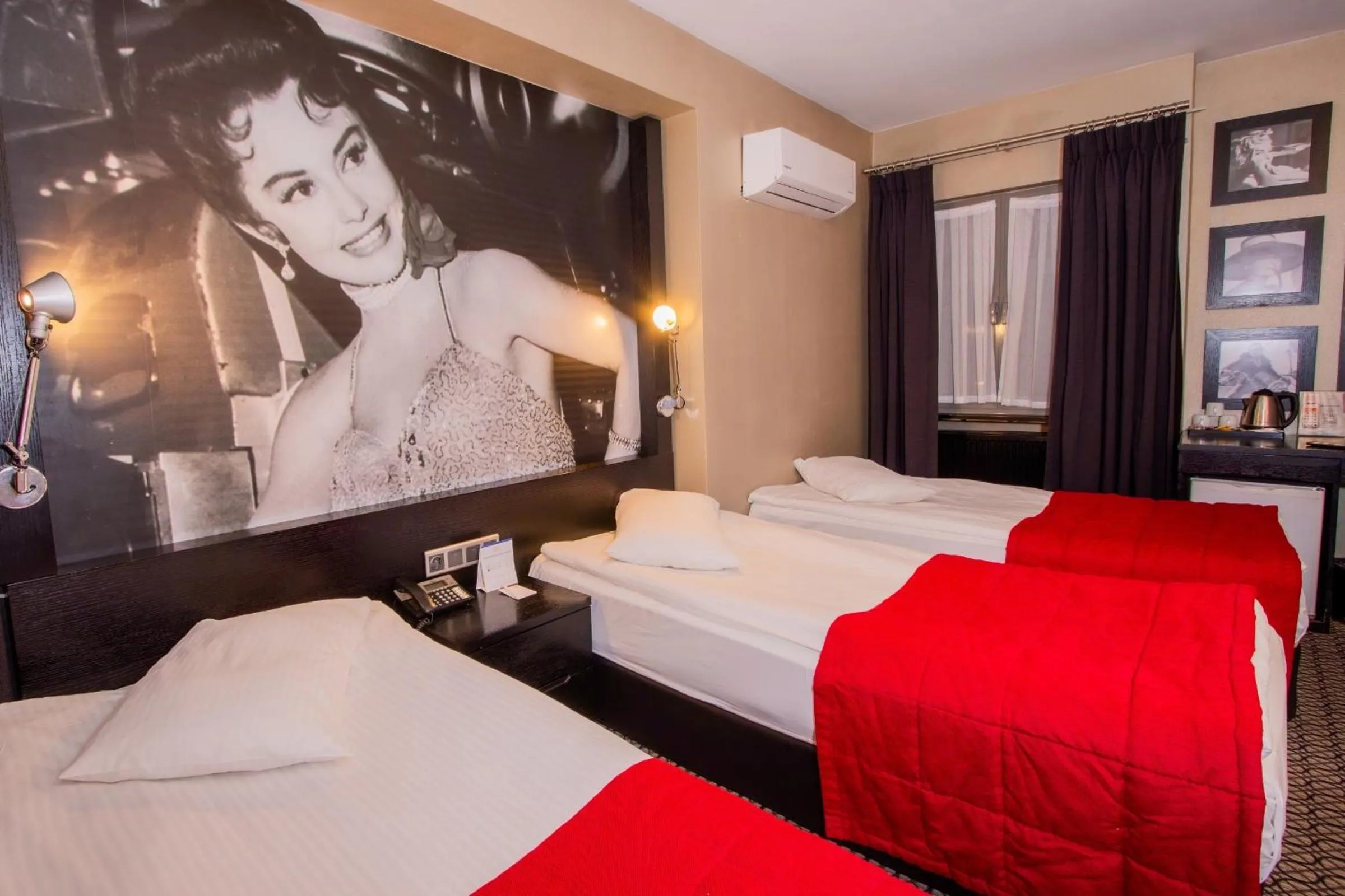 Bed in Maltepe 2000 Hotel