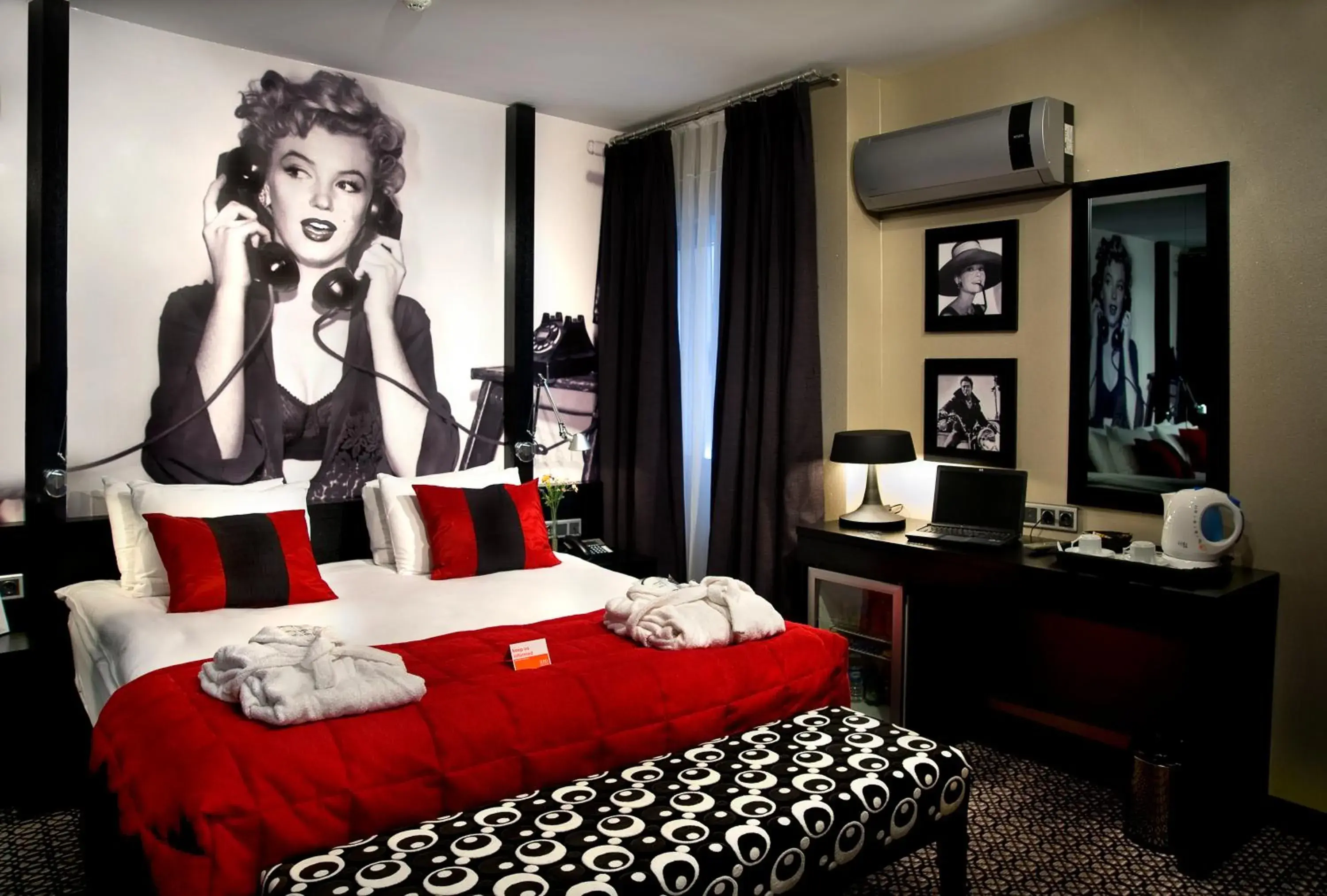 Bed in Maltepe 2000 Hotel Bed in Maltepe 2000 Hotel