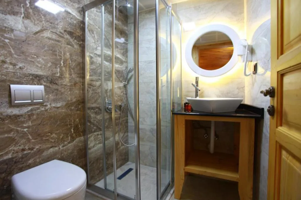 Shower in Bacchus Pension