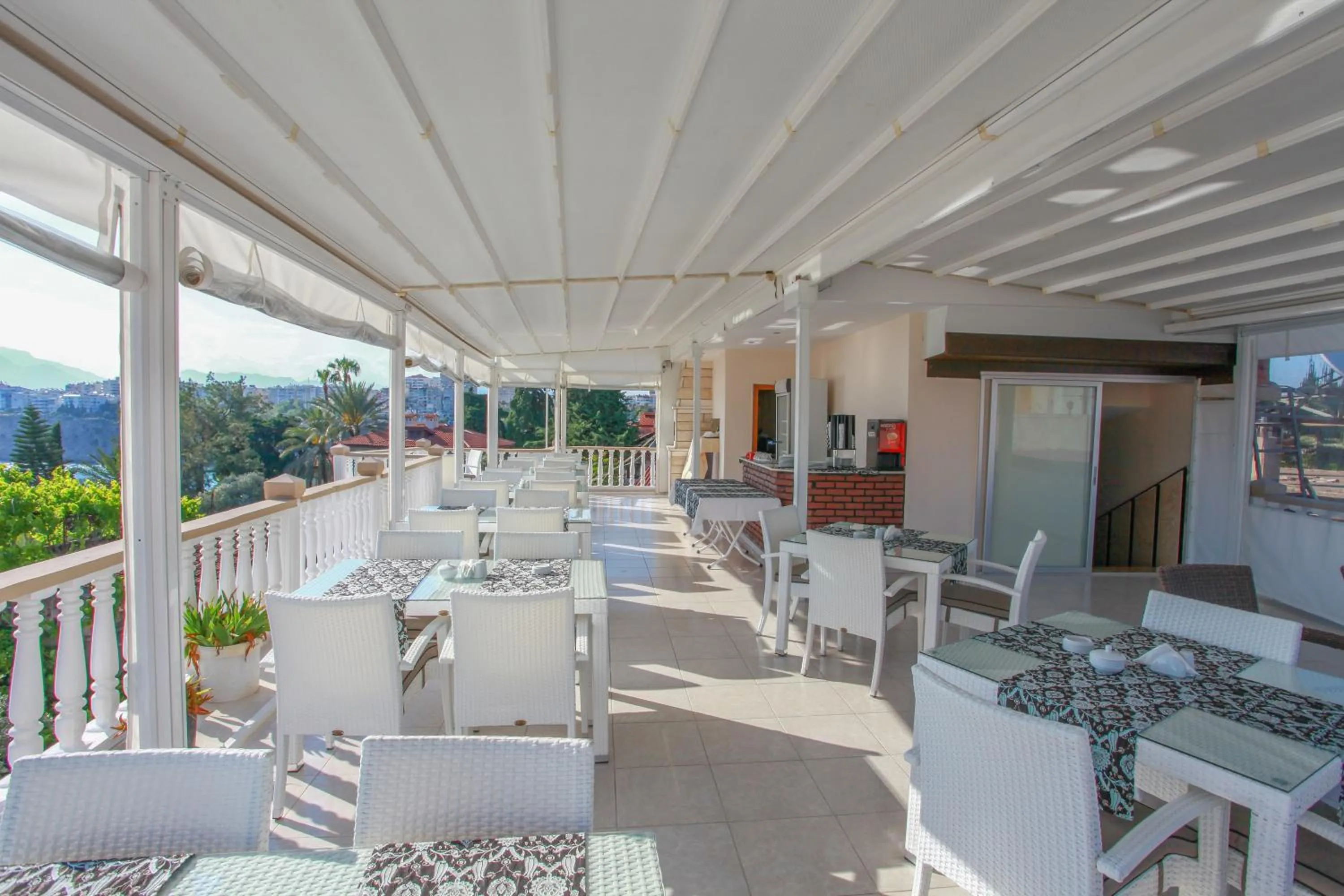 Restaurant/places to eat in Bacchus Pension