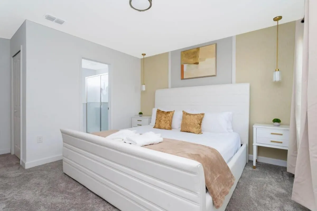 Bed in Joyful 8Bd Single Family w Pool @Champions Gate 9262