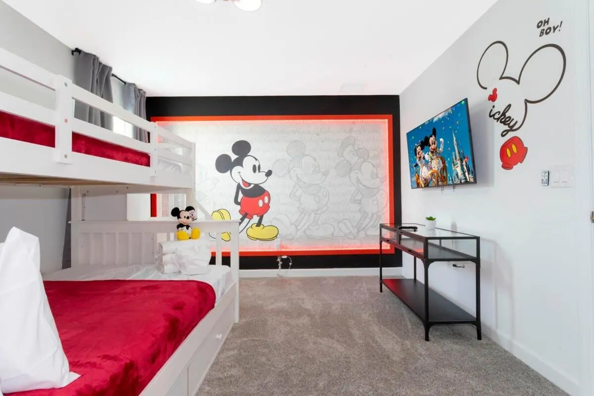 Bed in Joyful 8Bd Single Family w Pool @Champions Gate 9262