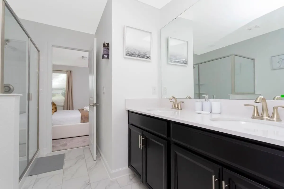 Bed in Joyful 8Bd Single Family w Pool @Champions Gate 9262