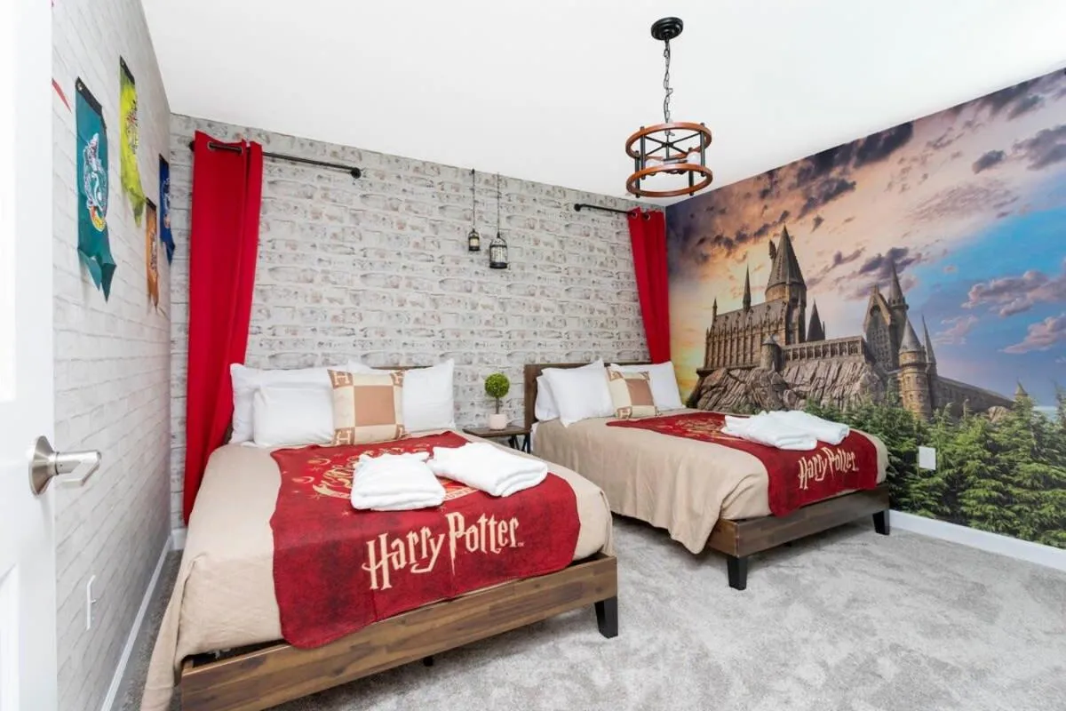 Bed in Joyful 8Bd Single Family w Pool @Champions Gate 9262