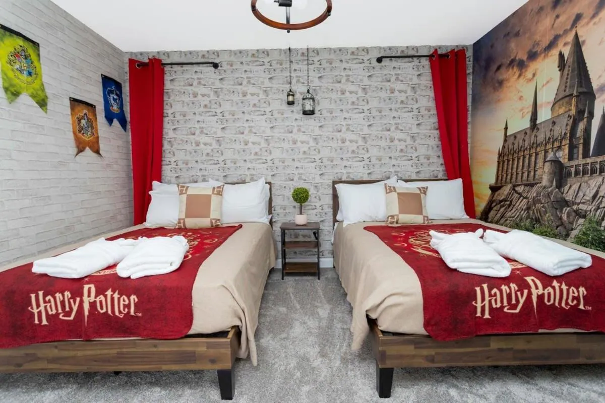 Bed in Joyful 8Bd Single Family w Pool @Champions Gate 9262