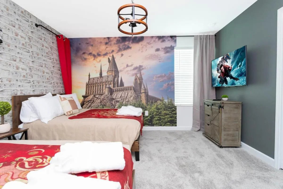 Bed in Joyful 8Bd Single Family w Pool @Champions Gate 9262