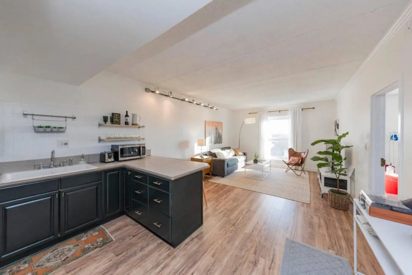 Kitchen or kitchenette in Music Row Retreat with Pool and Free Parking, Walk to Bars!