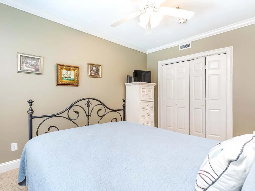 Bed in Silver Seas 301