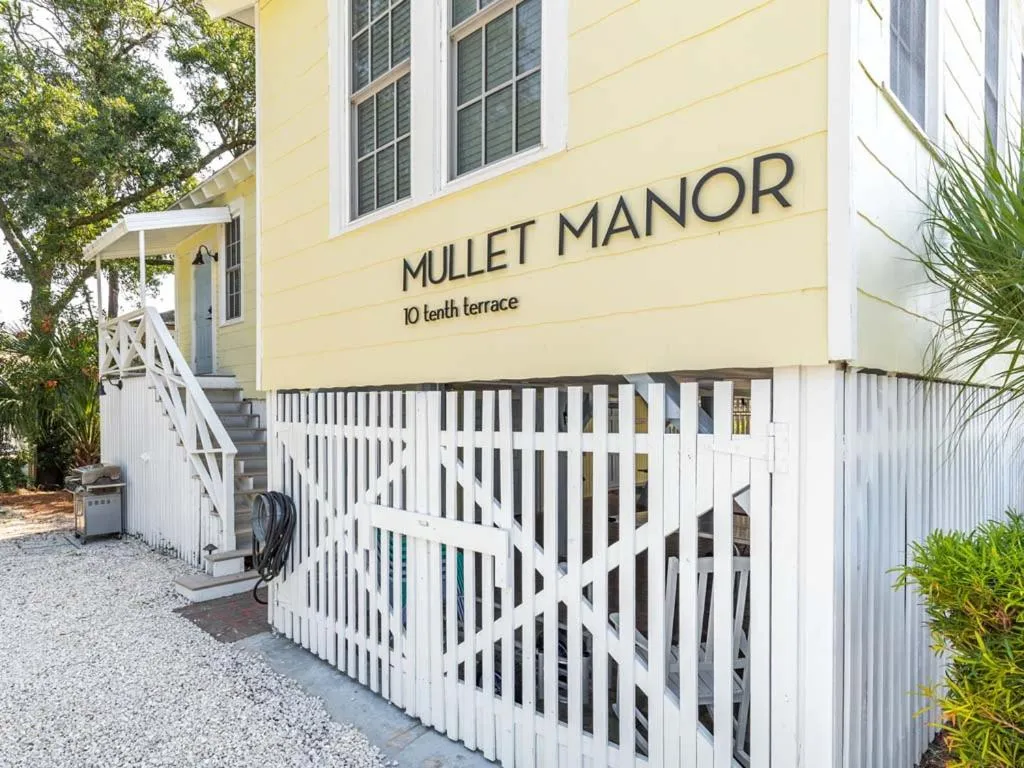 Mullet Manor