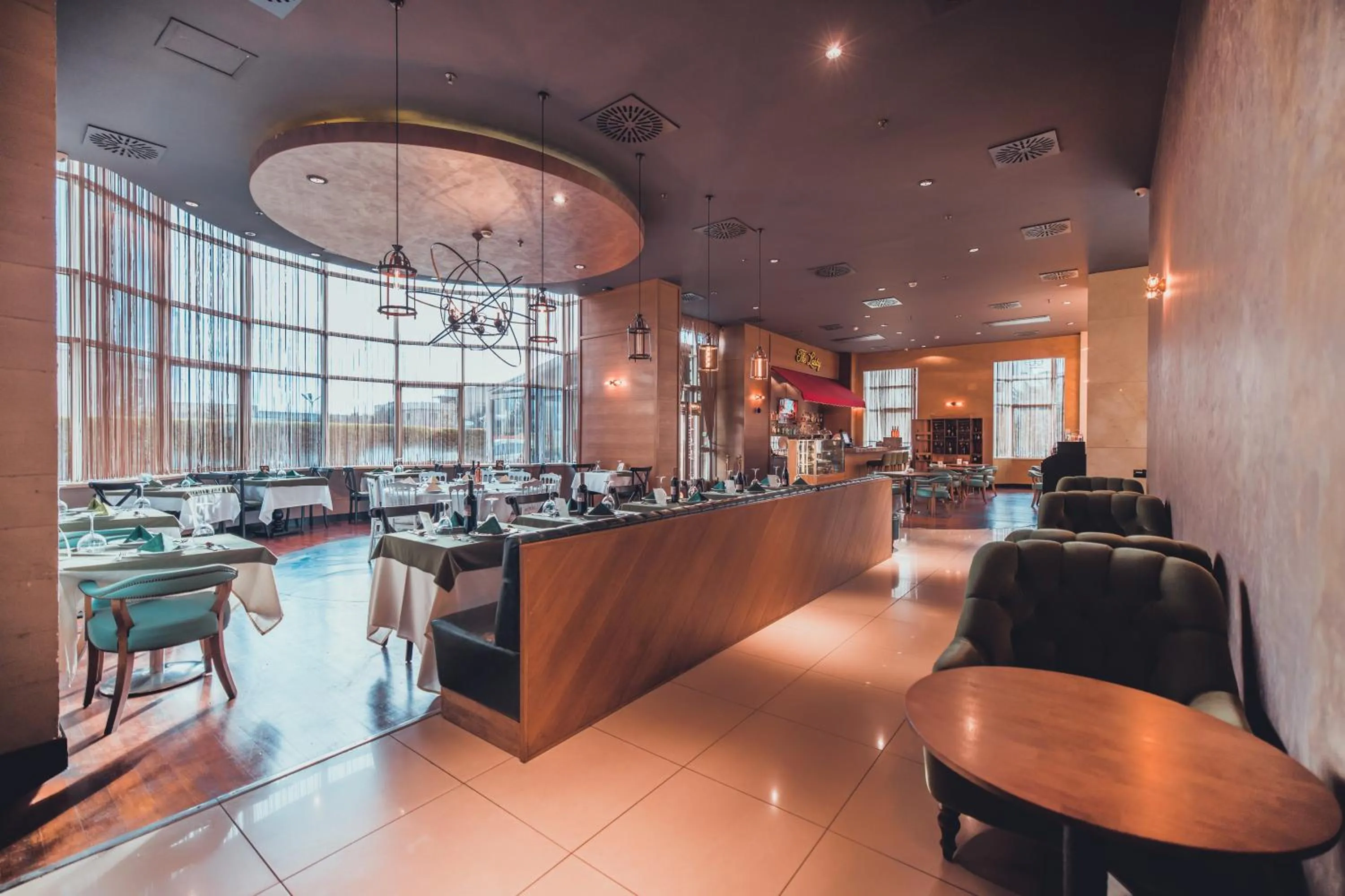 Restaurant/places to eat in WOW Airport Hotel