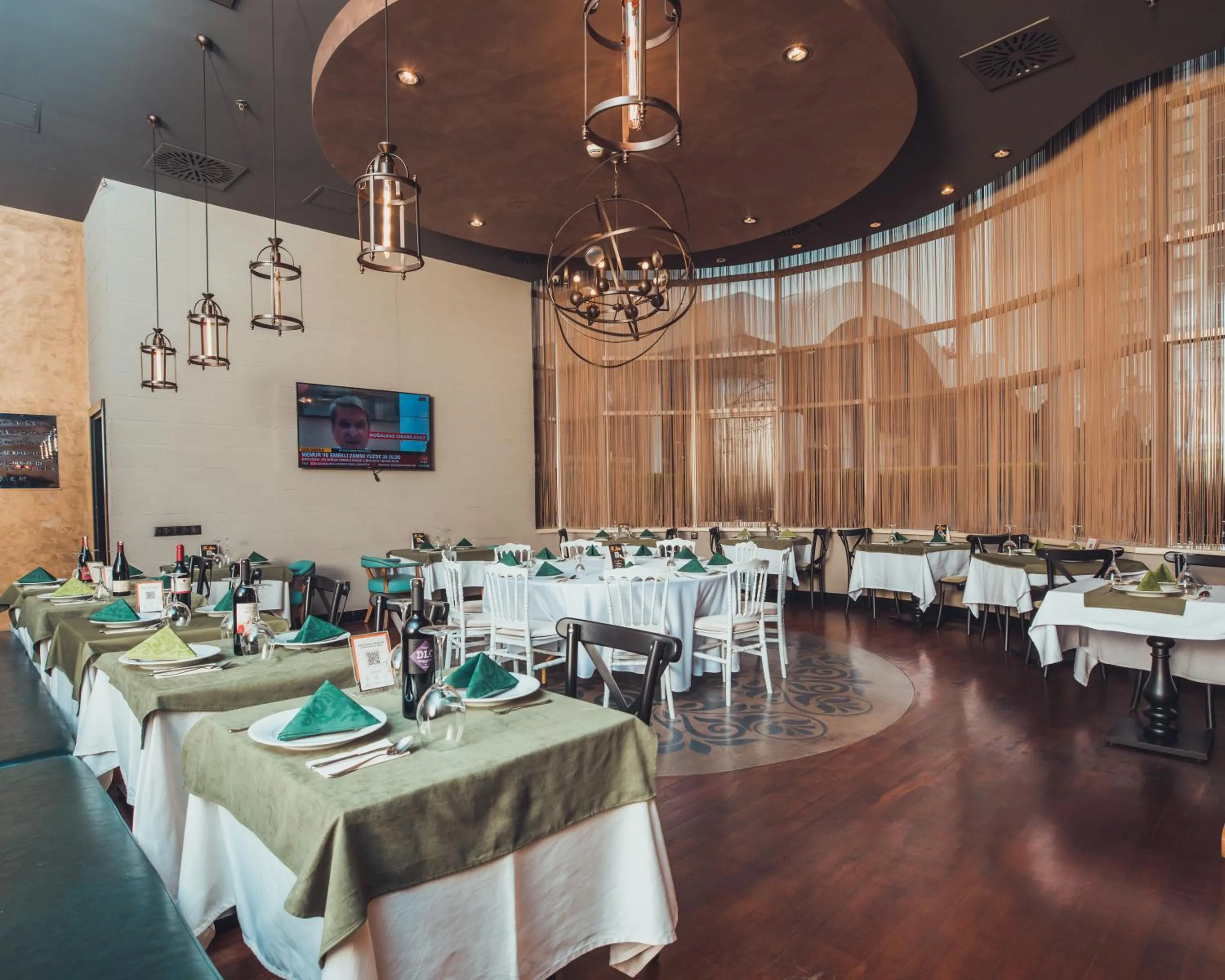 Restaurant/places to eat in WOW Airport Hotel