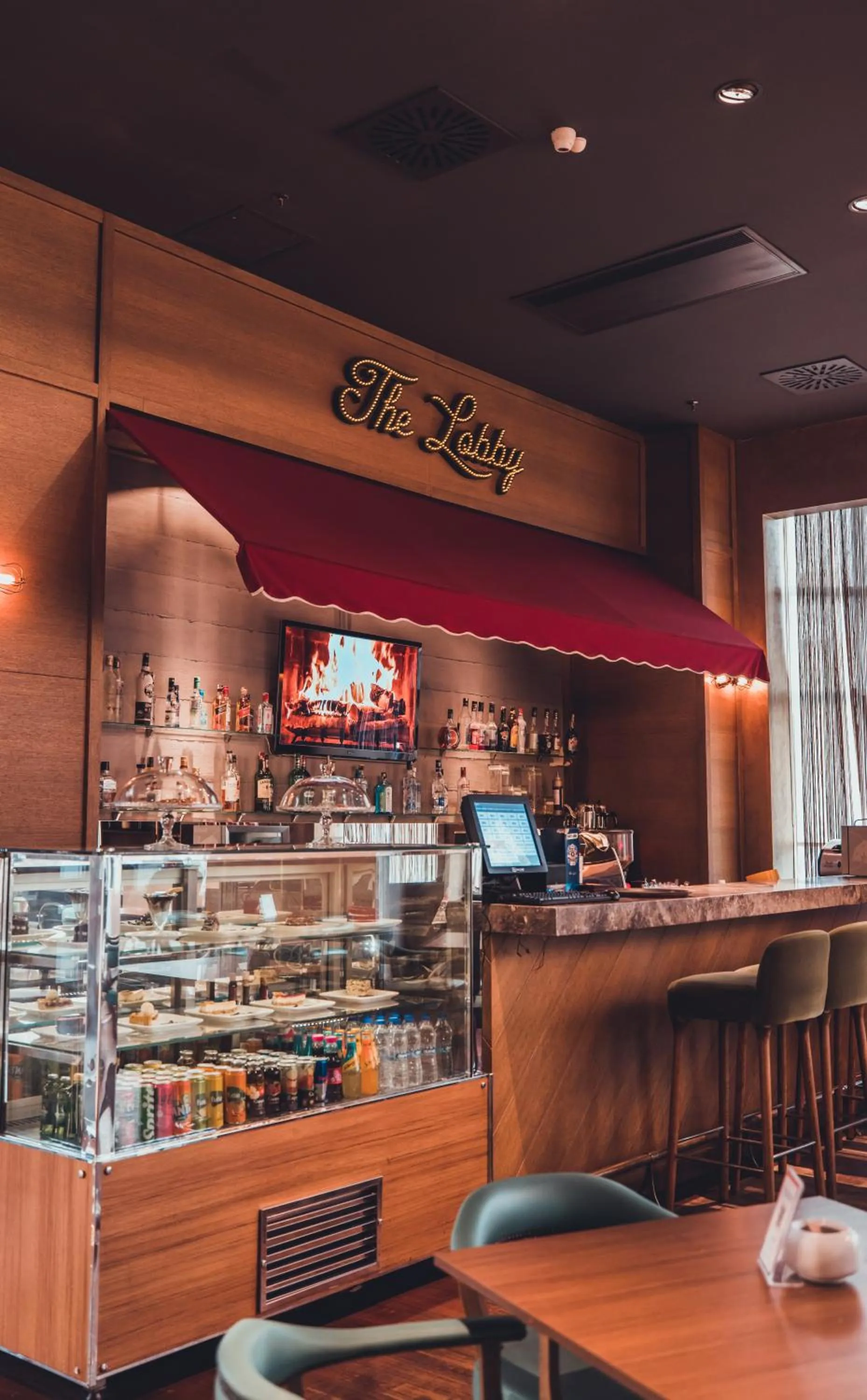 Restaurant/places to eat in WOW Airport Hotel