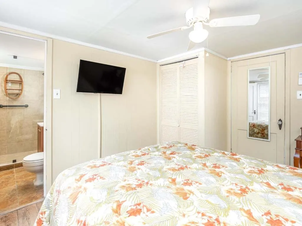 Bed in Kahuna Kabana