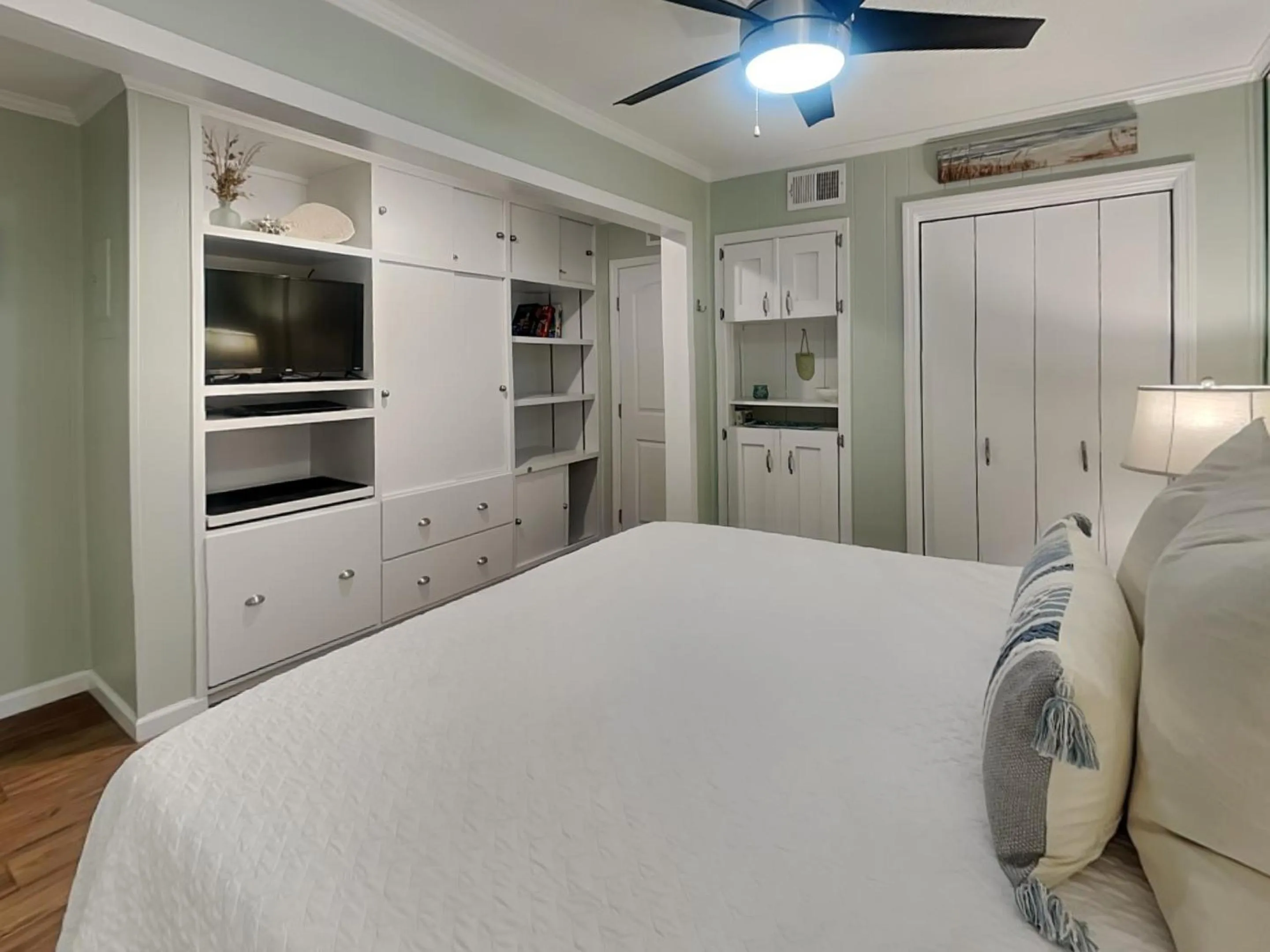 Bed in Beach Racquet A219