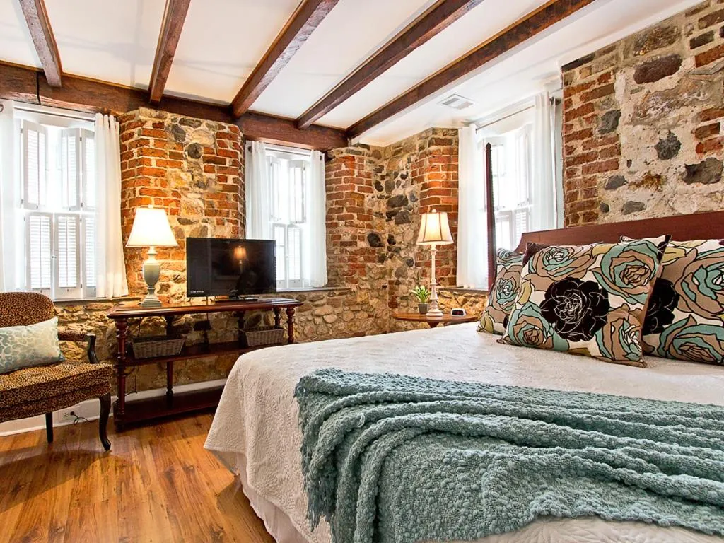 Bed in Habersham House