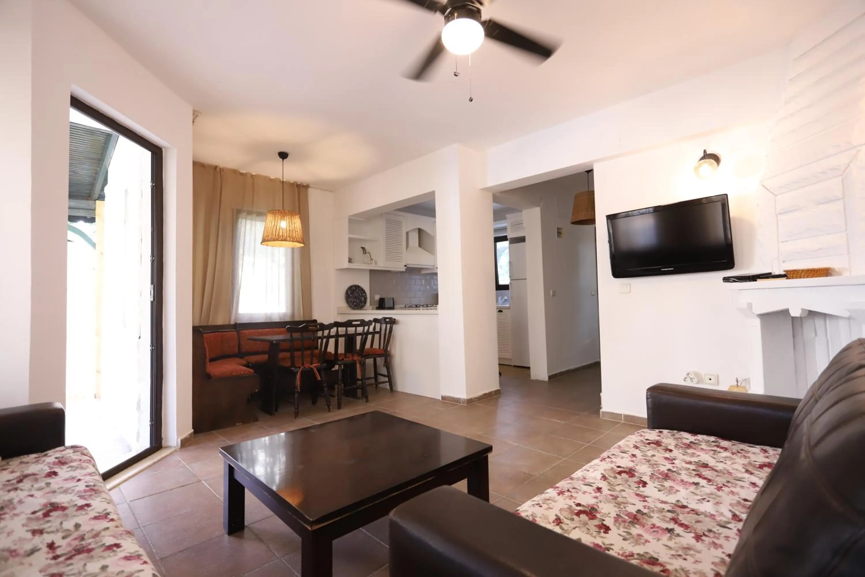 TV and multimedia in Monta Verde Hotel & Villas