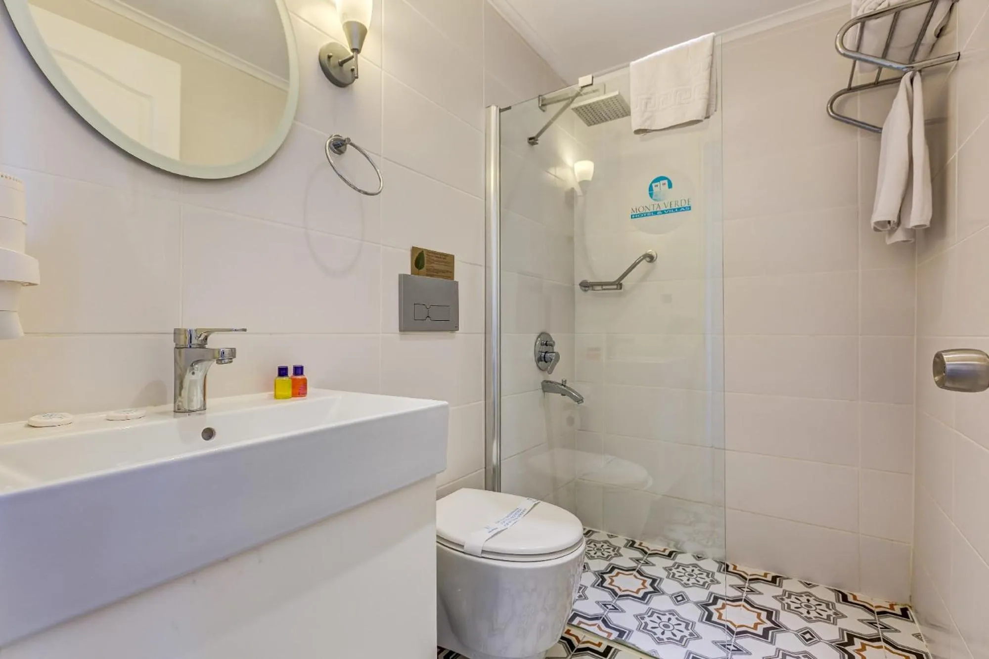 Shower in Monta Verde Hotel & Villas