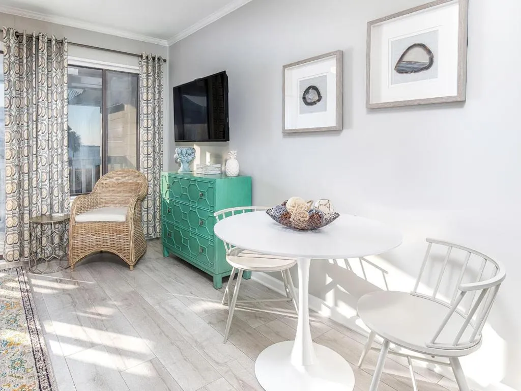 Bed in Beach Racquet B302