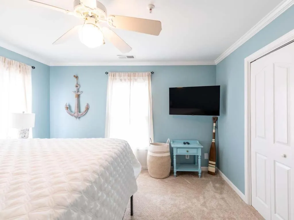 Bed in Dolphin Watch 4