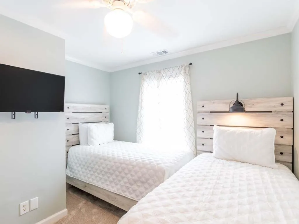 Bed in Dolphin Watch 4