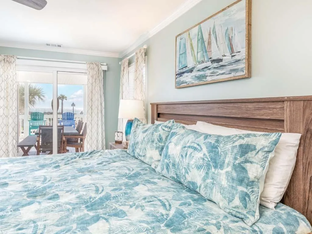 Bed in Dolphin Watch 4