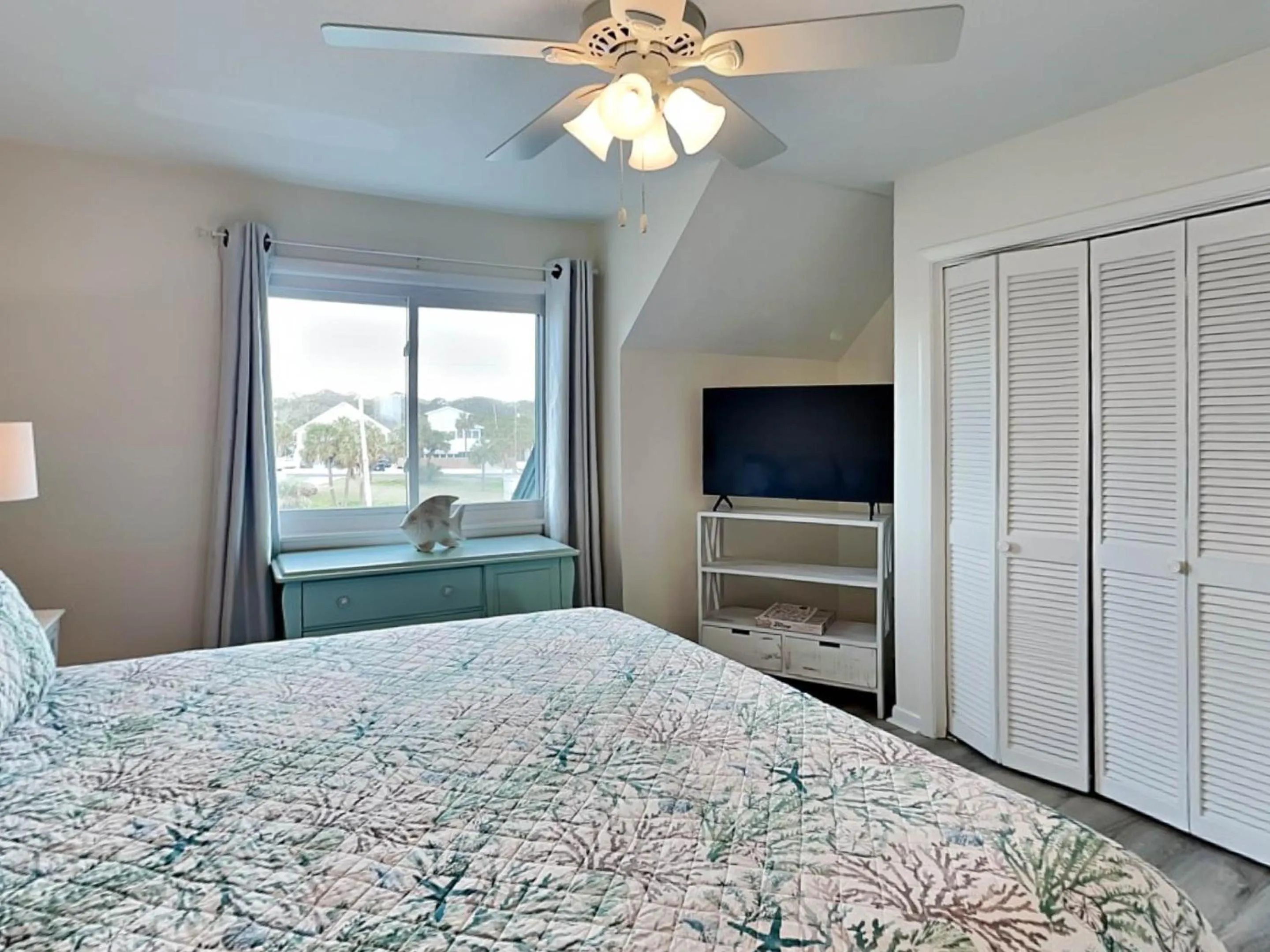 Bed in Tybee Lights 114C