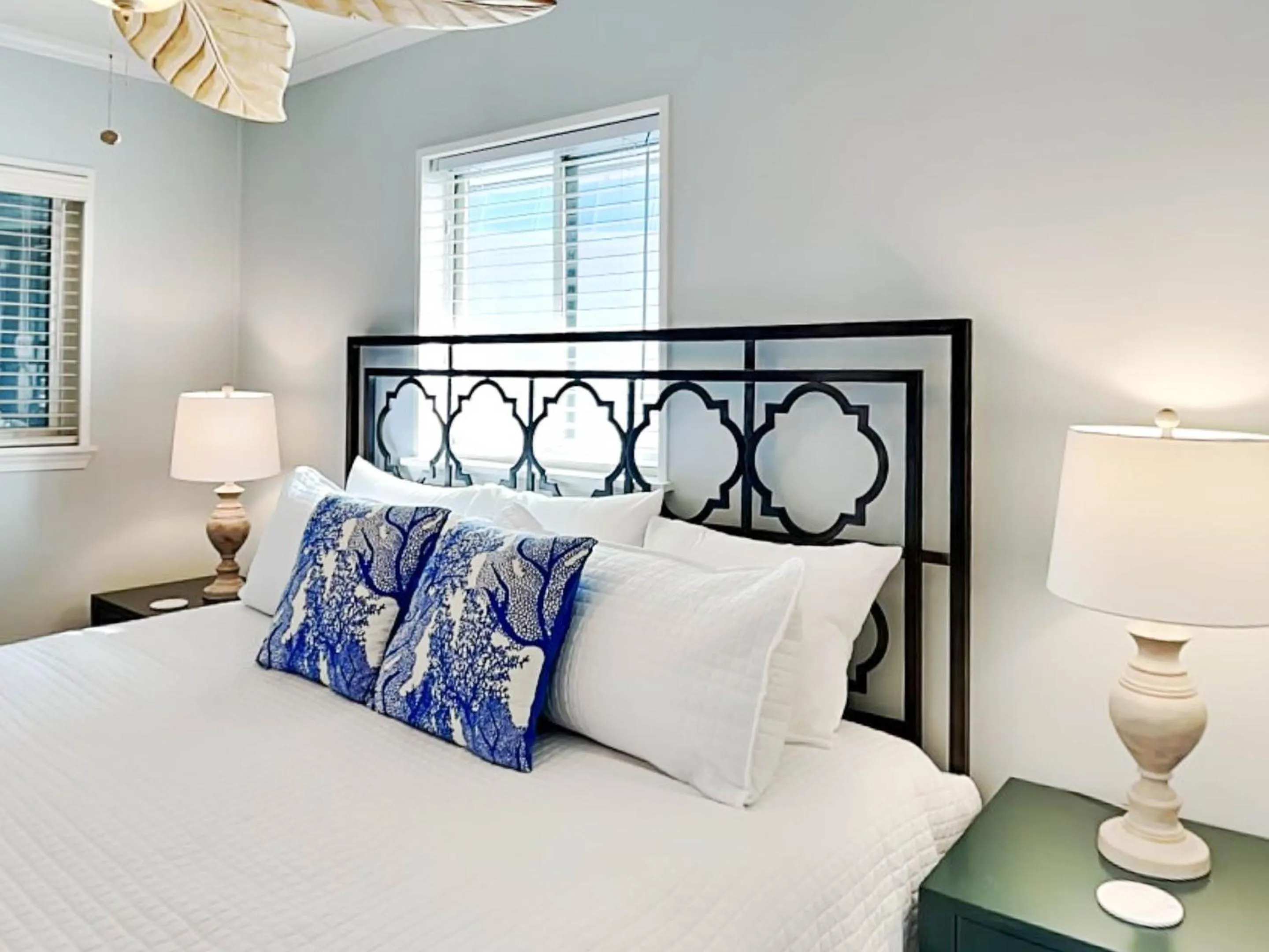 Bed in Beach Racquet A301