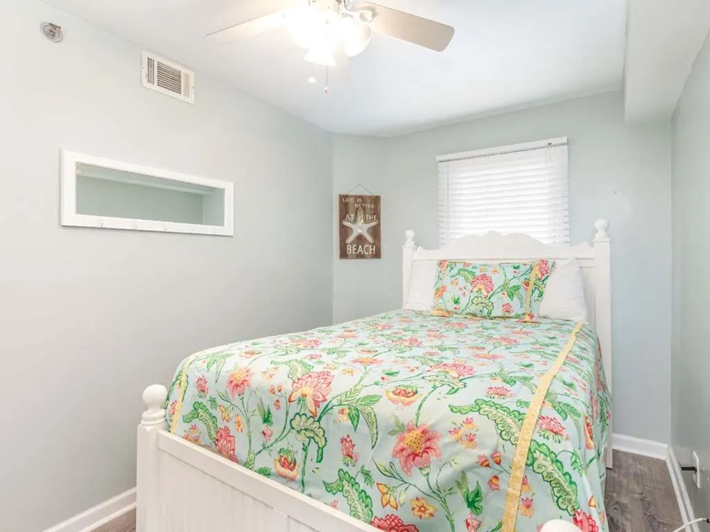 Bed in Summer Winds 528