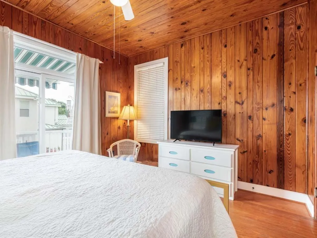 Bed in Caretta Cottage