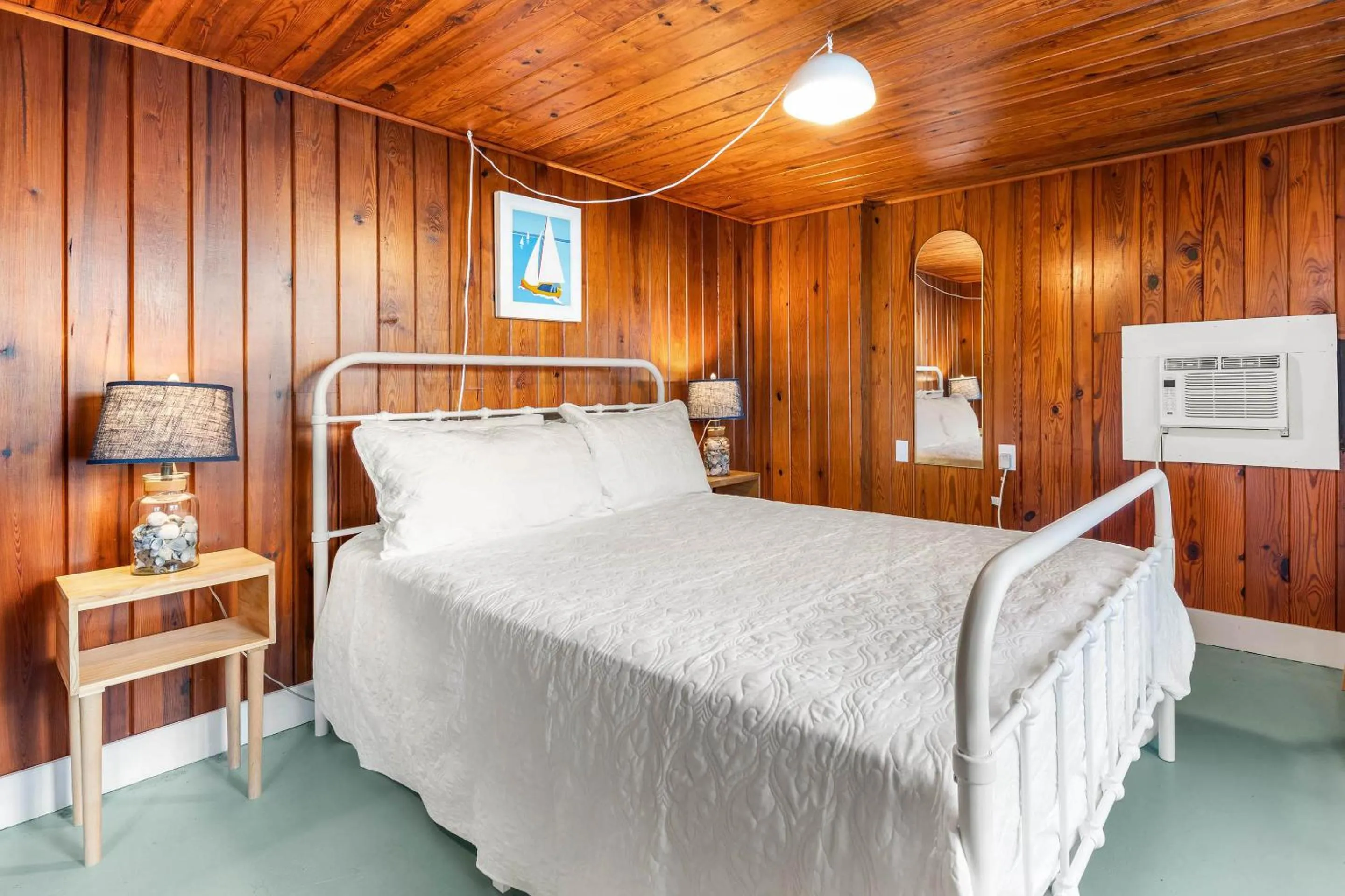 Bed in Caretta Cottage