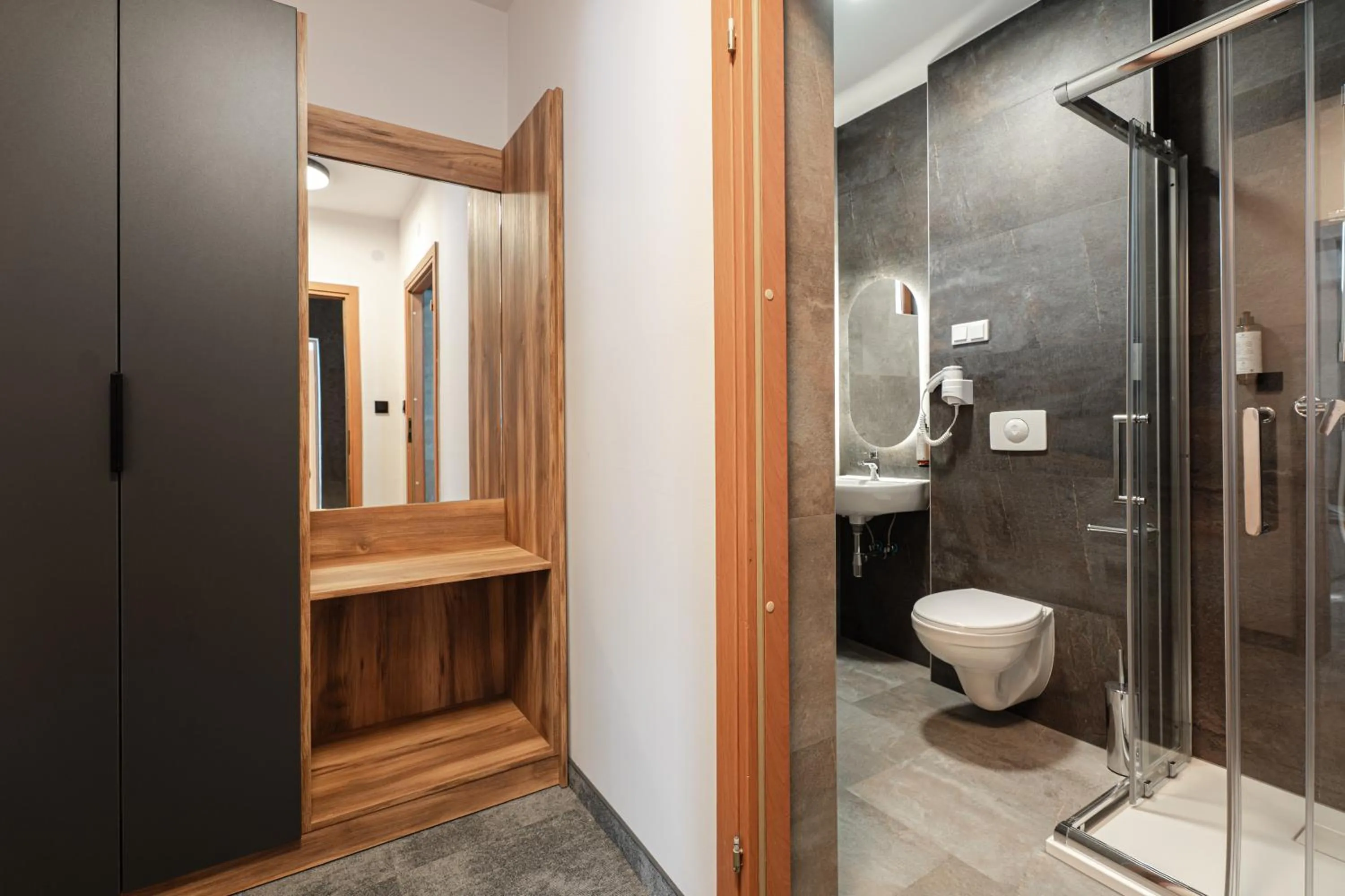 Shower in Hotel Solny